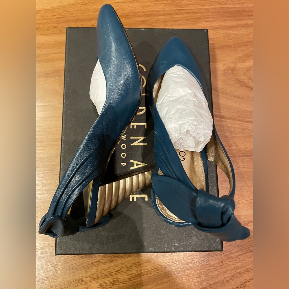 Golden Age Hollywood electric blue leather sling back shoe with gold heel